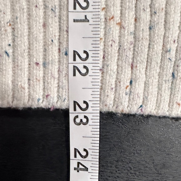 Old Navy Women's Cream Button-Up Cardigan - Picture 5 of 7